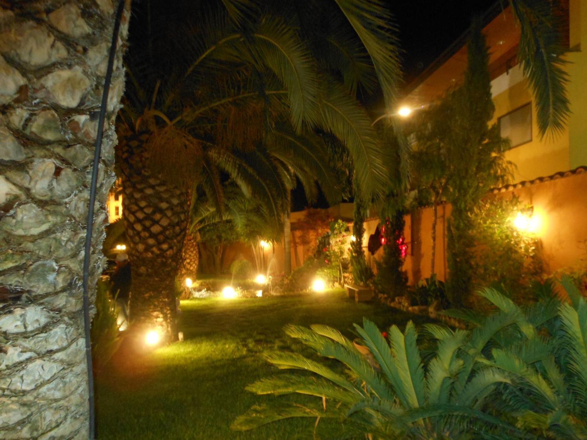 Hotel Ristorante La Lanterna Calvizzano Exterior foto