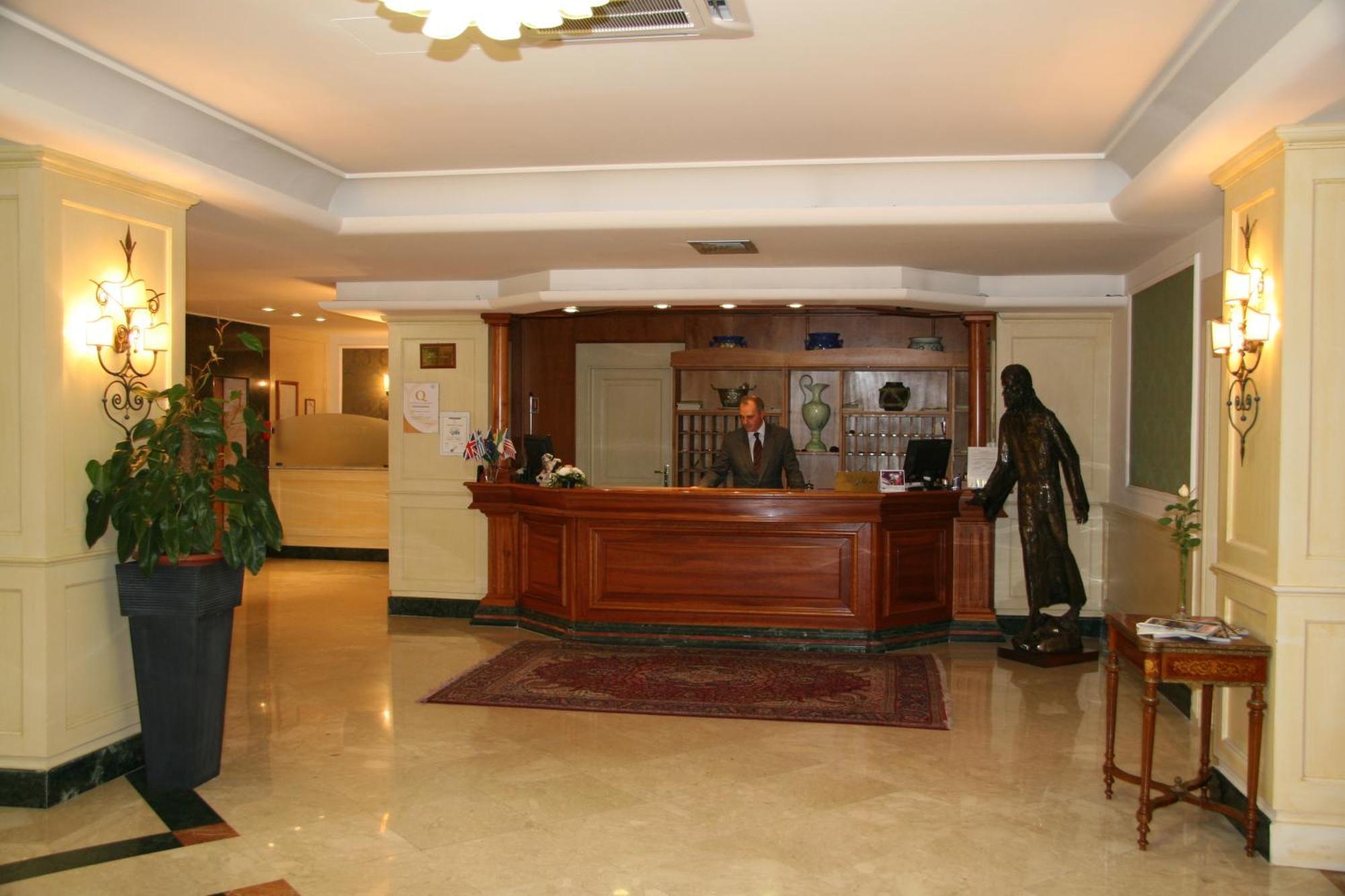 Hotel Ristorante La Lanterna Calvizzano Exterior foto