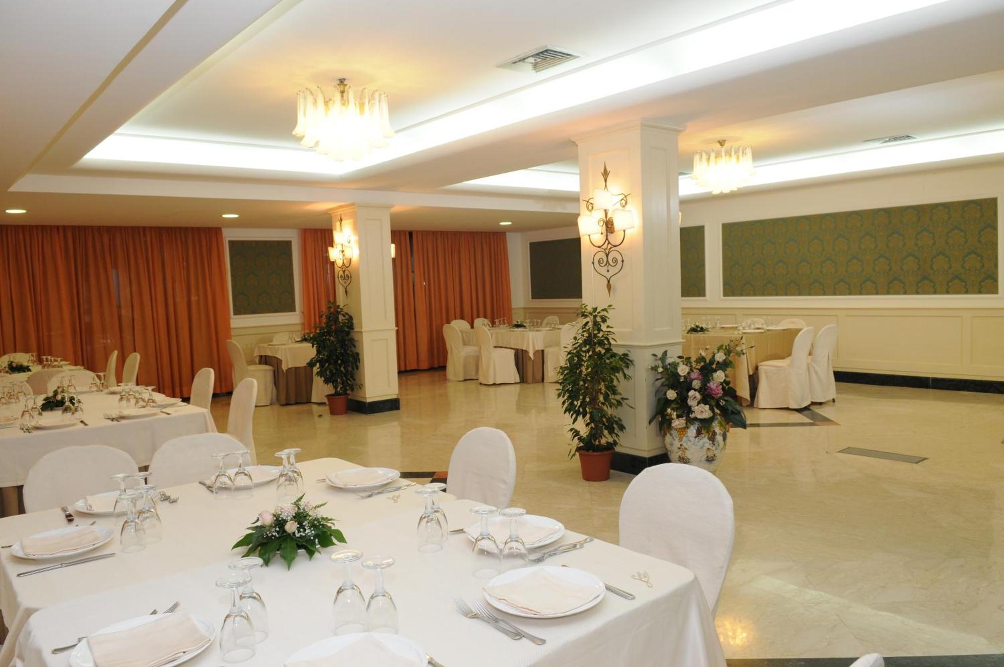Hotel Ristorante La Lanterna Calvizzano Exterior foto